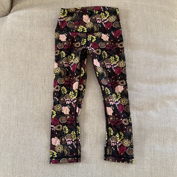 LULULEMON WUNDER UNDER CROP FLORAL PRINT LEGGING - Picture 2 of 5